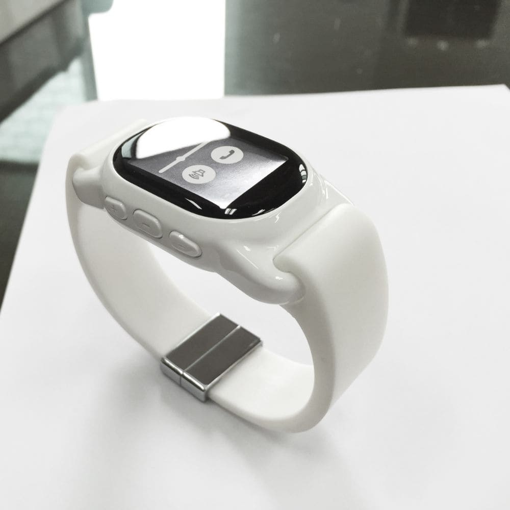 시제품 제작 전문 위디자인의 웨어러블 디바이스 디자인 목업 완성 사례: 고품질 표면 처리와 정밀 기구 설계의 결합.